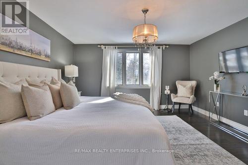 208 Mineola Road W, Mississauga, ON - Indoor Photo Showing Bedroom
