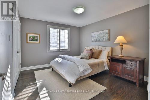 208 Mineola Road W, Mississauga, ON - Indoor Photo Showing Bedroom