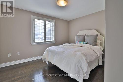 208 Mineola Road W, Mississauga, ON - Indoor Photo Showing Bedroom