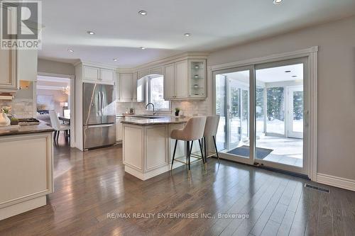 208 Mineola Road W, Mississauga, ON - Indoor Photo Showing Kitchen With Upgraded Kitchen