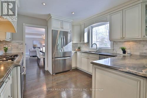 208 Mineola Road W, Mississauga, ON - Indoor Photo Showing Kitchen With Upgraded Kitchen