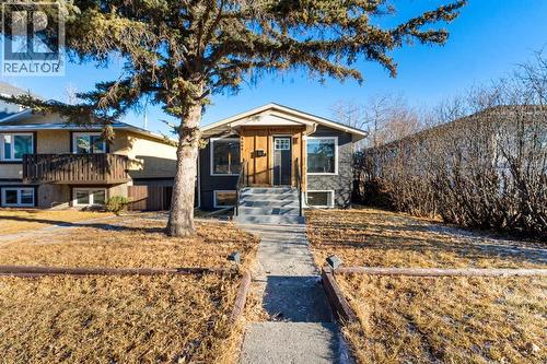 4608 70 Street NW  Calgary, AB T3B 2K6