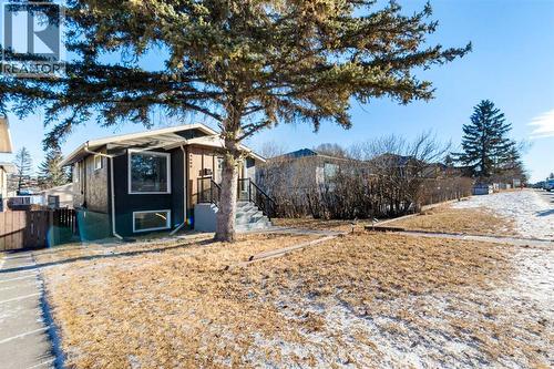 4608 70 Street Nw, Calgary, AB - Outdoor