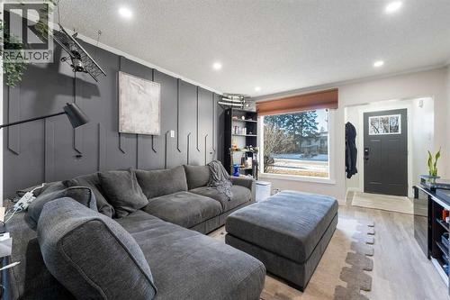 4608 70 Street Nw, Calgary, AB - Indoor Photo Showing Other Room