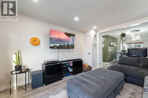 4608 70 Street Nw, Calgary, AB - Indoor