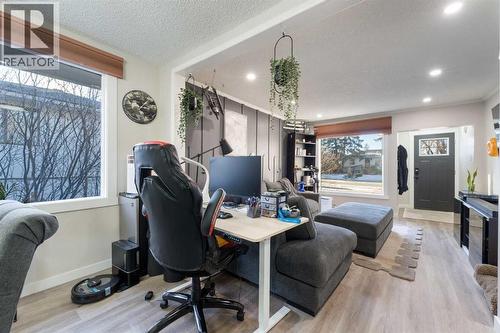 4608 70 Street Nw, Calgary, AB - Indoor Photo Showing Other Room