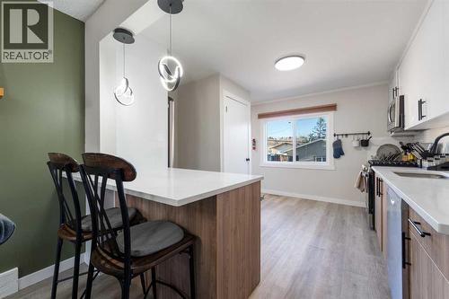 4608 70 Street Nw, Calgary, AB - Indoor Photo Showing Kitchen