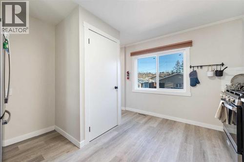 4608 70 Street Nw, Calgary, AB - Indoor Photo Showing Other Room