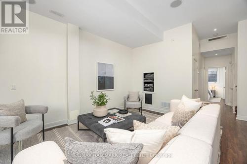 29B Beechwood Drive, Toronto, ON - Indoor Photo Showing Living Room