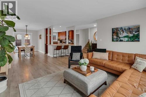 184 Cornwallis Drive Nw, Calgary, AB - Indoor Photo Showing Living Room