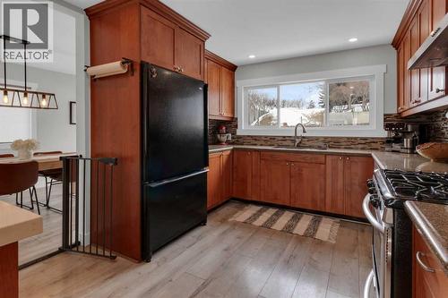 184 Cornwallis Drive Nw, Calgary, AB - Indoor Photo Showing Kitchen