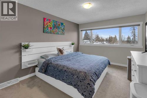 184 Cornwallis Drive Nw, Calgary, AB - Indoor Photo Showing Bedroom