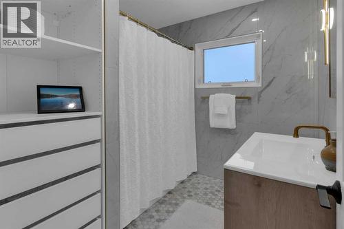 184 Cornwallis Drive Nw, Calgary, AB - Indoor