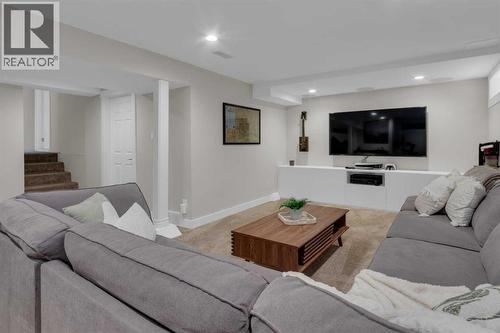 184 Cornwallis Drive Nw, Calgary, AB - Indoor Photo Showing Living Room