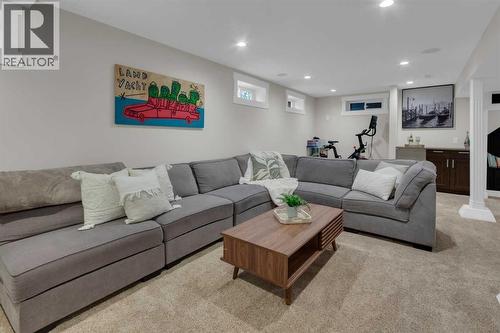 184 Cornwallis Drive Nw, Calgary, AB - Indoor Photo Showing Living Room