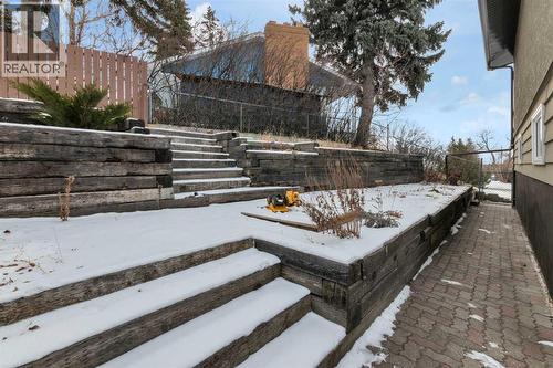 184 Cornwallis Drive Nw, Calgary, AB - Outdoor