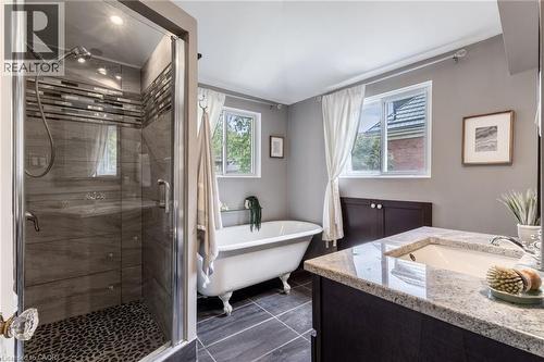 198 Duke Street, Hamilton, ON - Indoor Photo Showing Bathroom