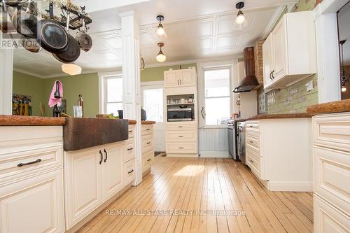 1665 Dranoel Road, Cavan Monaghan (Cavan Twp), ON - Indoor Photo Showing Kitchen