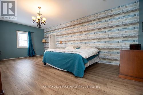 1665 Dranoel Road, Cavan Monaghan (Cavan Twp), ON - Indoor Photo Showing Bedroom
