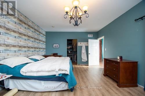 1665 Dranoel Road, Cavan Monaghan (Cavan Twp), ON - Indoor Photo Showing Bedroom