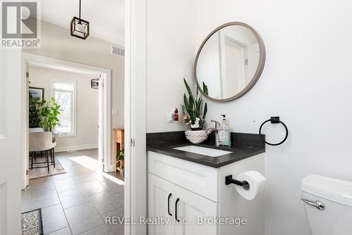 The convenient main floor 2-piece bathroom. - 1 Princeton Common Street, St. Catharines (Lakeport), ON 
