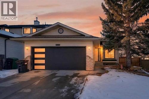 328 Douglas Ridge Close SE  Calgary, AB T2Z 2M4