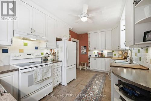 407 Echo Drive, Ottawa, ON - Indoor Photo Showing Kitchen With Double Sink