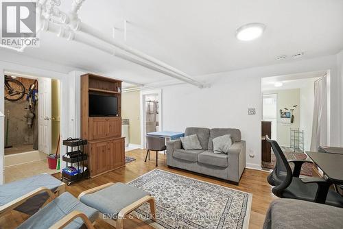 407B Studio Apt - 407 Echo Drive, Ottawa, ON - Indoor Photo Showing Living Room