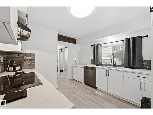 10656 93 St Nw, Edmonton, AB - Indoor Photo Showing Kitchen