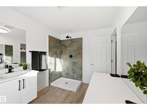 10656 93 St Nw, Edmonton, AB - Indoor Photo Showing Bathroom