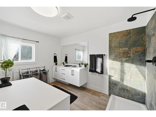 10656 93 St Nw, Edmonton, AB - Indoor