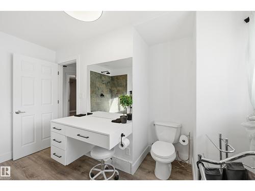 10656 93 St Nw, Edmonton, AB - Indoor Photo Showing Bathroom