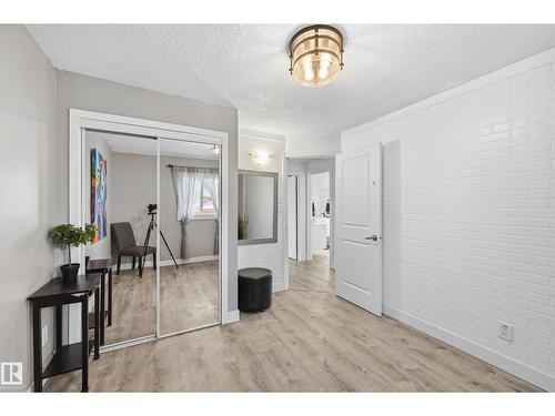 10656 93 St Nw, Edmonton, AB - Indoor Photo Showing Other Room
