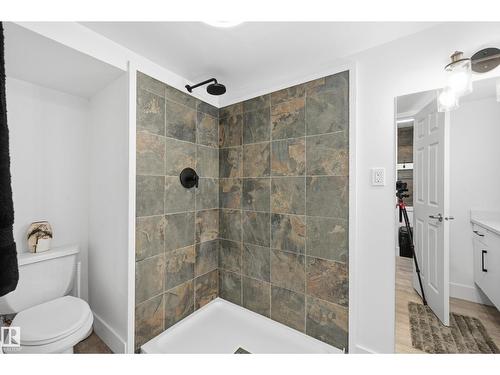 10656 93 St Nw, Edmonton, AB - Indoor Photo Showing Bathroom