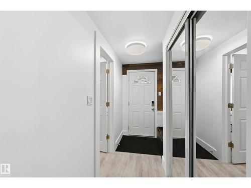 10656 93 St Nw, Edmonton, AB - Indoor Photo Showing Other Room