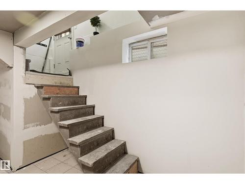 10656 93 St Nw, Edmonton, AB - Indoor Photo Showing Other Room