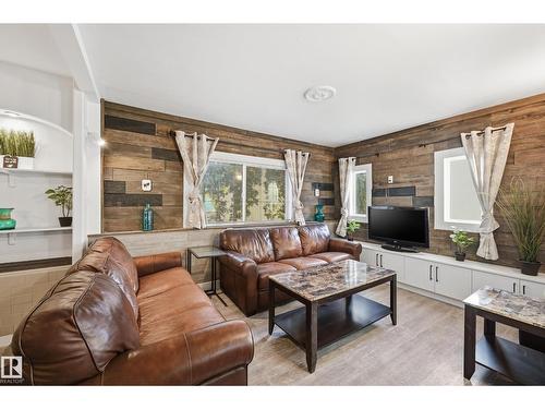 10656 93 St Nw, Edmonton, AB - Indoor Photo Showing Living Room