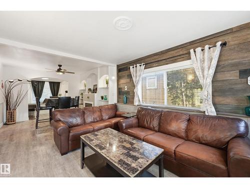 10656 93 St Nw, Edmonton, AB - Indoor Photo Showing Living Room