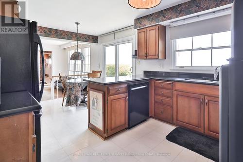 1460 Watersedge Road, Mississauga, ON - Indoor Photo Showing Kitchen