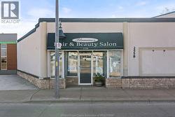 2558 HOWARD  Windsor, ON N8X 3W2