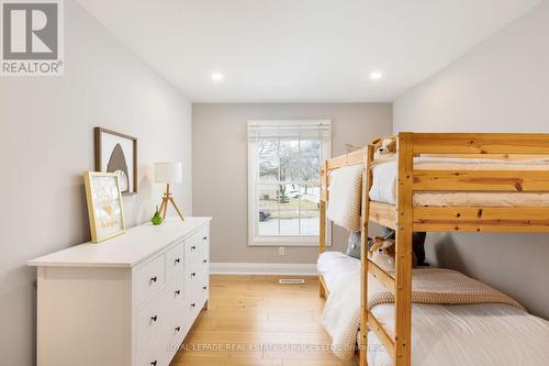 471 Sparling Crescent, Burlington, ON - Indoor Photo Showing Bedroom