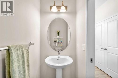 50 Legacy Glen Common Se, Calgary, AB - Indoor Photo Showing Bathroom