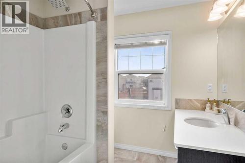 50 Legacy Glen Common Se, Calgary, AB - Indoor Photo Showing Bathroom