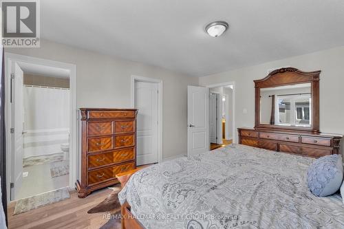 229 Meadowbreeze Drive, Ottawa, ON - Indoor Photo Showing Bedroom