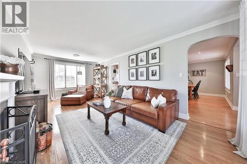 886 Whitney Drive, Mississauga, ON - Indoor Photo Showing Living Room