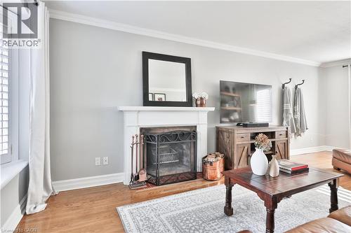 886 Whitney Drive, Mississauga, ON - Indoor Photo Showing Living Room With Fireplace