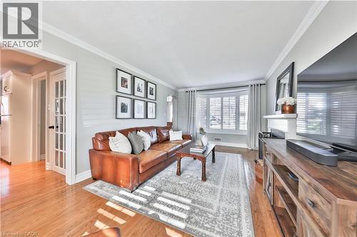 886 Whitney Drive, Mississauga, ON - Indoor Photo Showing Living Room