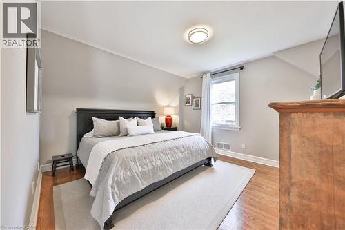 886 Whitney Drive, Mississauga, ON - Indoor Photo Showing Bedroom