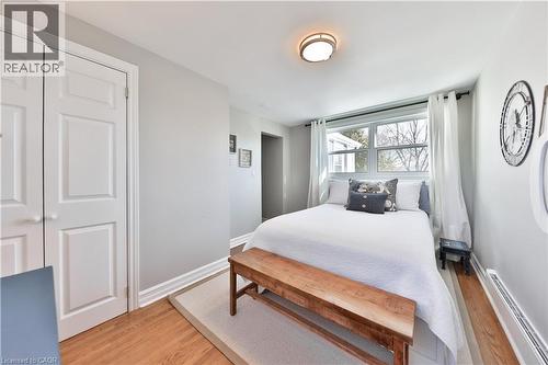 886 Whitney Drive, Mississauga, ON - Indoor Photo Showing Bedroom