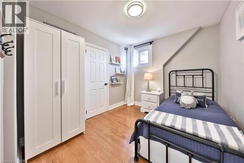 886 Whitney Drive, Mississauga, ON - Indoor Photo Showing Bedroom